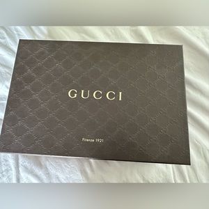 Barely worn Gucci heels